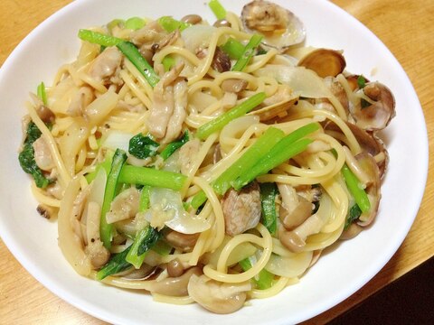 小松菜とたまねぎ、ブナシメジ、あさりのスパゲッティ